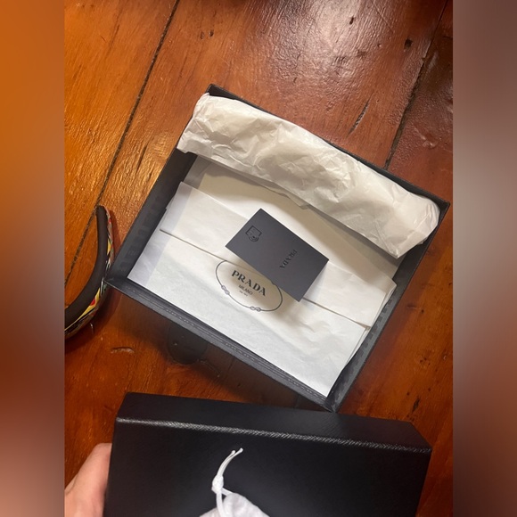 PRADA like new Cappelli in astro headband w/ box and dustie - Picture 5 of 8